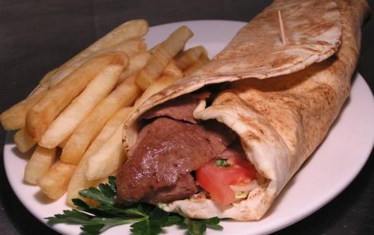 ไก่หรือเนื้อแกะ  การทำชาวาร์มาแบบโฮมเมด  สูตรการทำ Shawarma เนื้อแกะกับซอส Tkemali สูตรที่เร็วและง่ายที่สุดในการทำ Shawarma ที่บ้าน