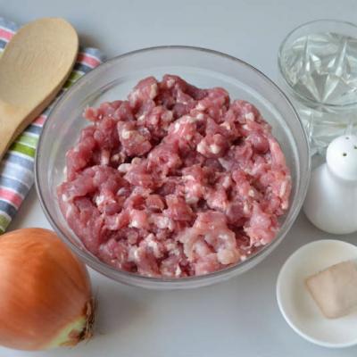 Ízletes házi belyashi hússal - lépésről lépésre receptek egy serpenyőben