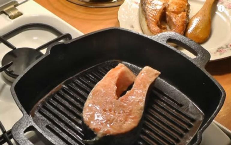Red fish steak in a pan recipe