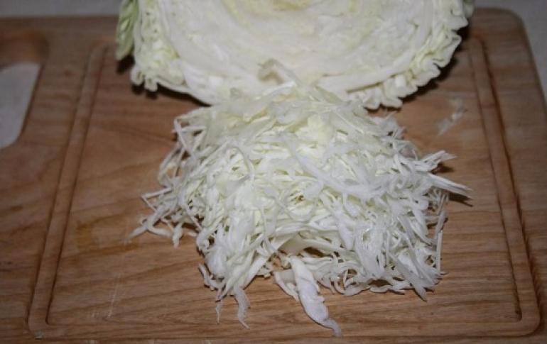 Cole Slow salatasi: klassik retsept va Jeymi Oliverdan