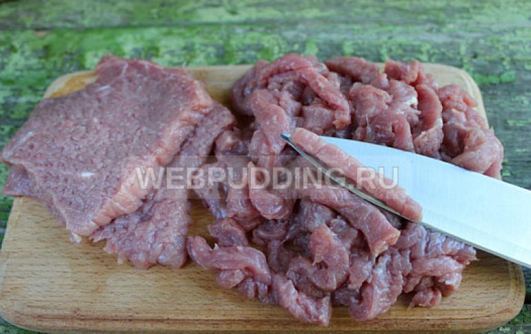 Beef Stroganoff - kako kuhati prema receptima korak po korak s fotografijama