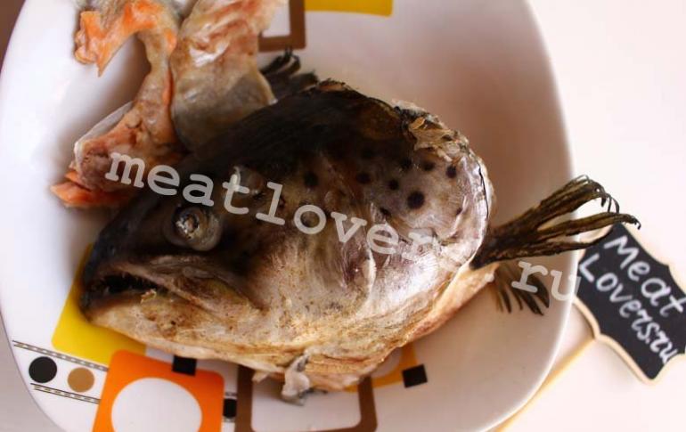 หูจากหัวและหางปลาแซลมอน: สูตรพร้อมรูปถ่าย สิ่งที่ปรุงได้จากหัวปลาแซลมอน