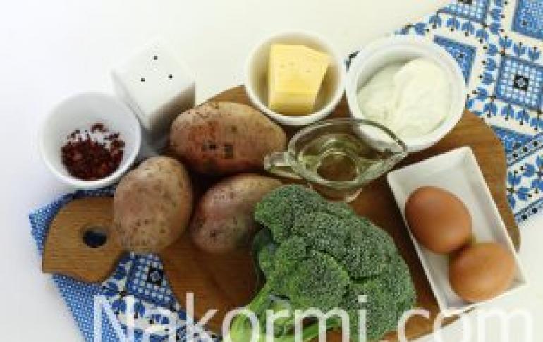 Dušené brambory s brokolicí Jednoduchý a chutný recept do trouby!